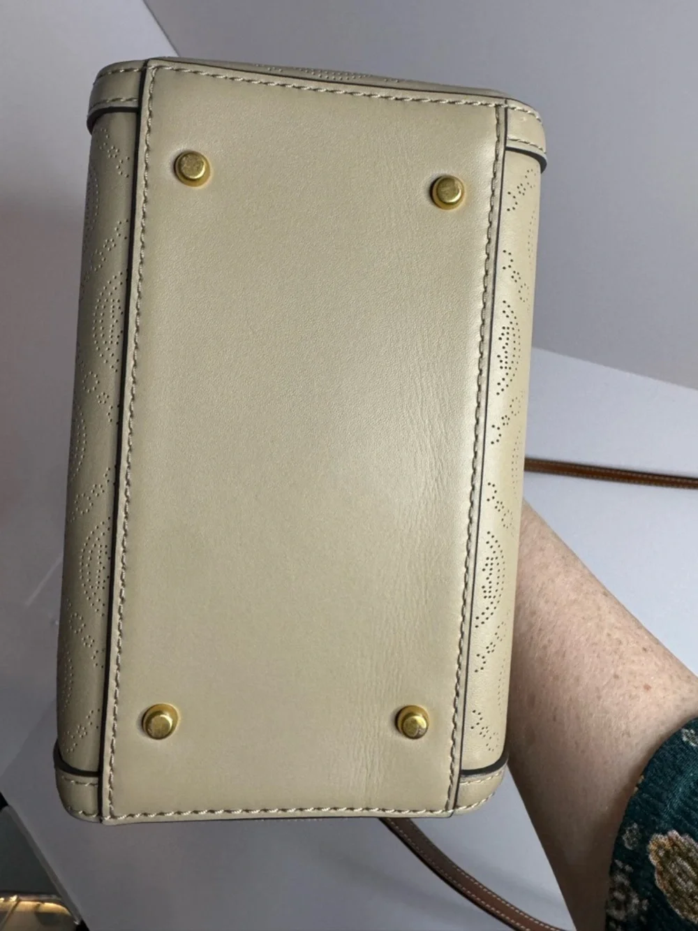 #261 Tory Burch Like New T Monogram Perforated Mini Barrel Bag Almond Flour - Picture 8 of 15